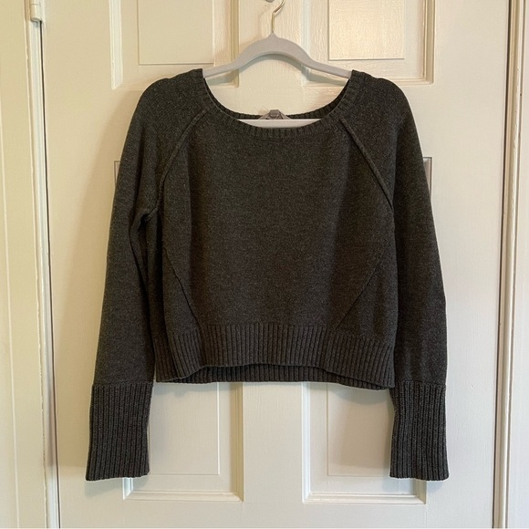 Athleta Women’s Cropped Dark Gray Sweater Ribbed Design With Exposed Seams XXS - Picture 2 of 7